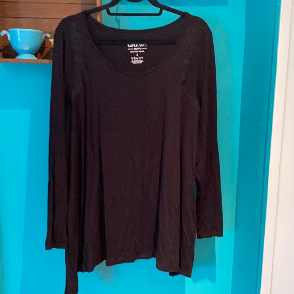 Torrid Black long sleeve lightweight tee w/flowers